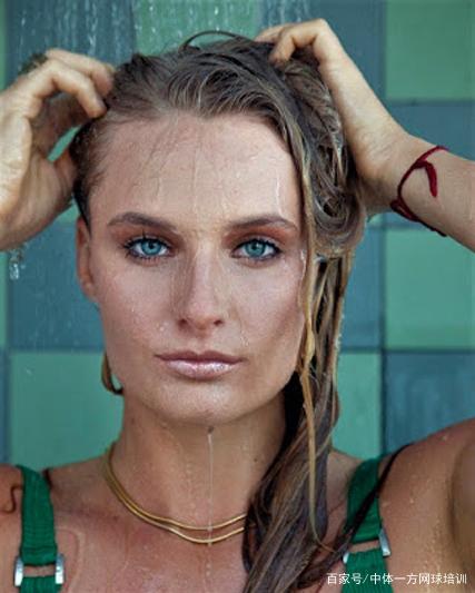 她凭借独特 她凭借独特